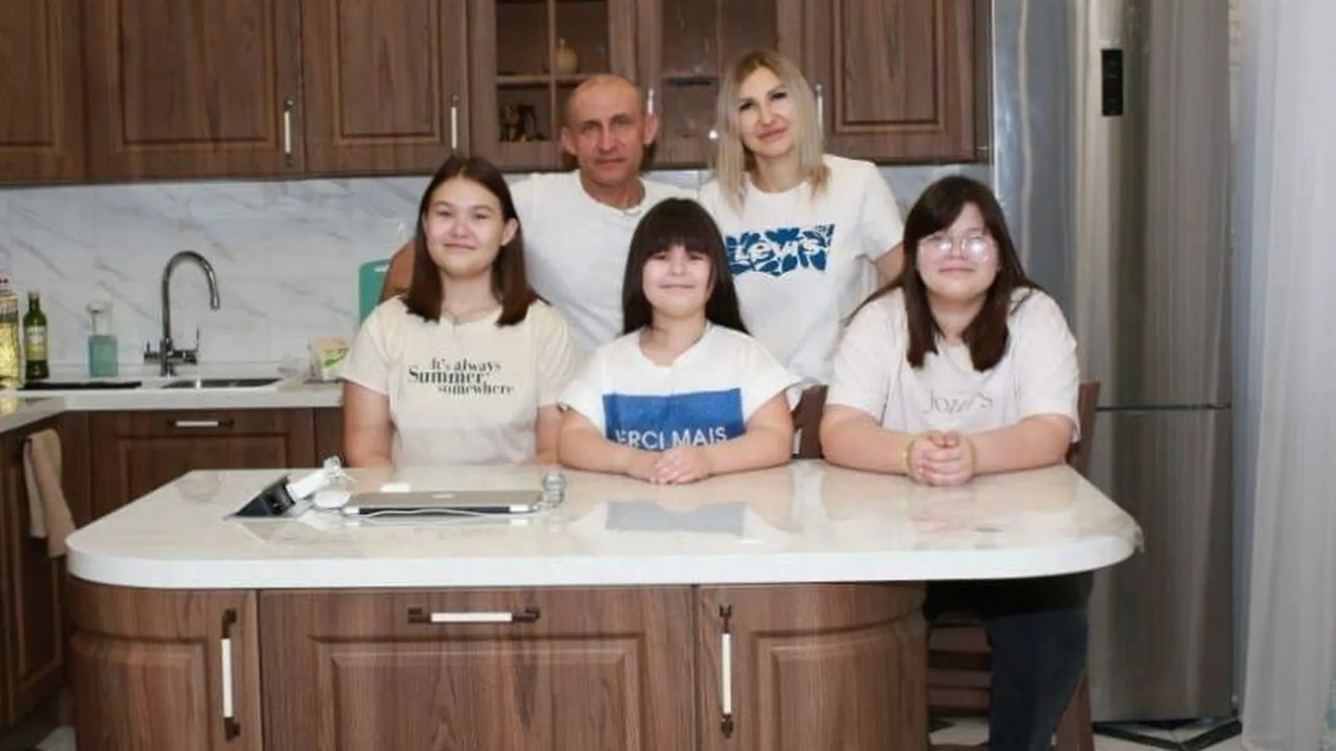 Три сестры из семейного центра Подмосковья обрели семью