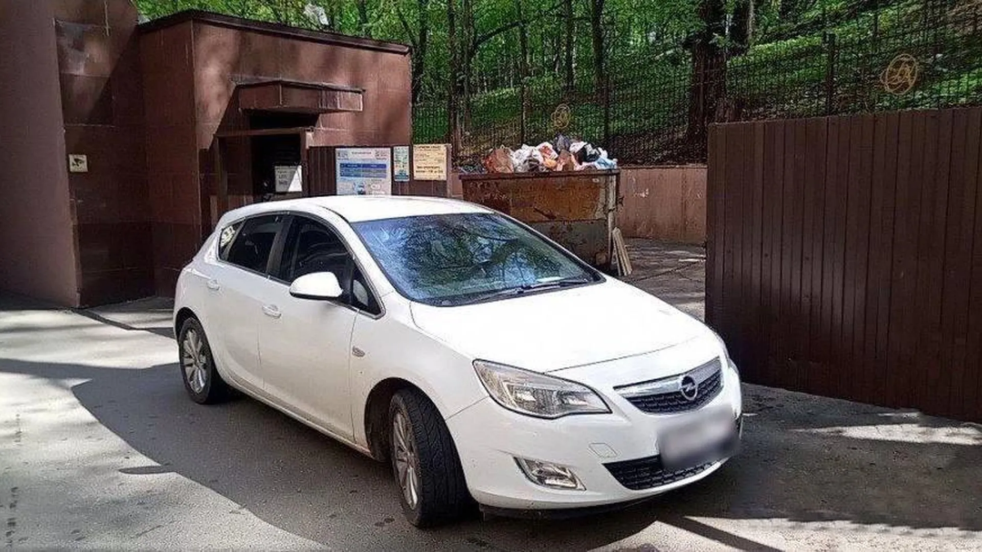 Почти на 390 тыс руб оштрафовали за парковку возле контейнеров в Подмосковье