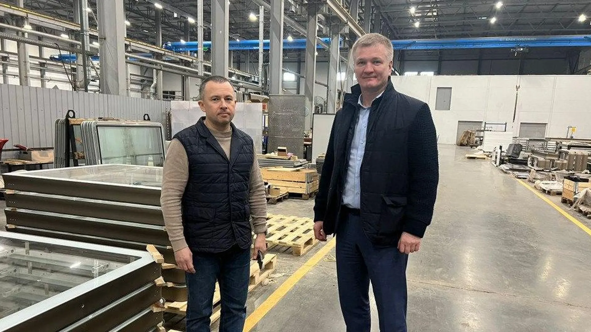 Депутат Дениско ознакомился с производством остановочных павильонов в Люберцах