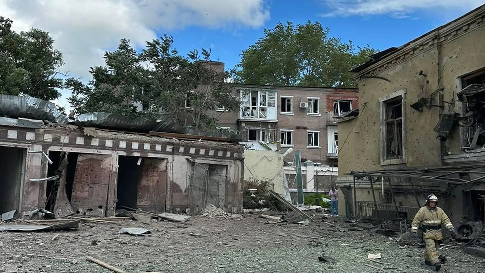 Голубев: в Таганроге за медпомощью после взрыва обратились 15 человек
