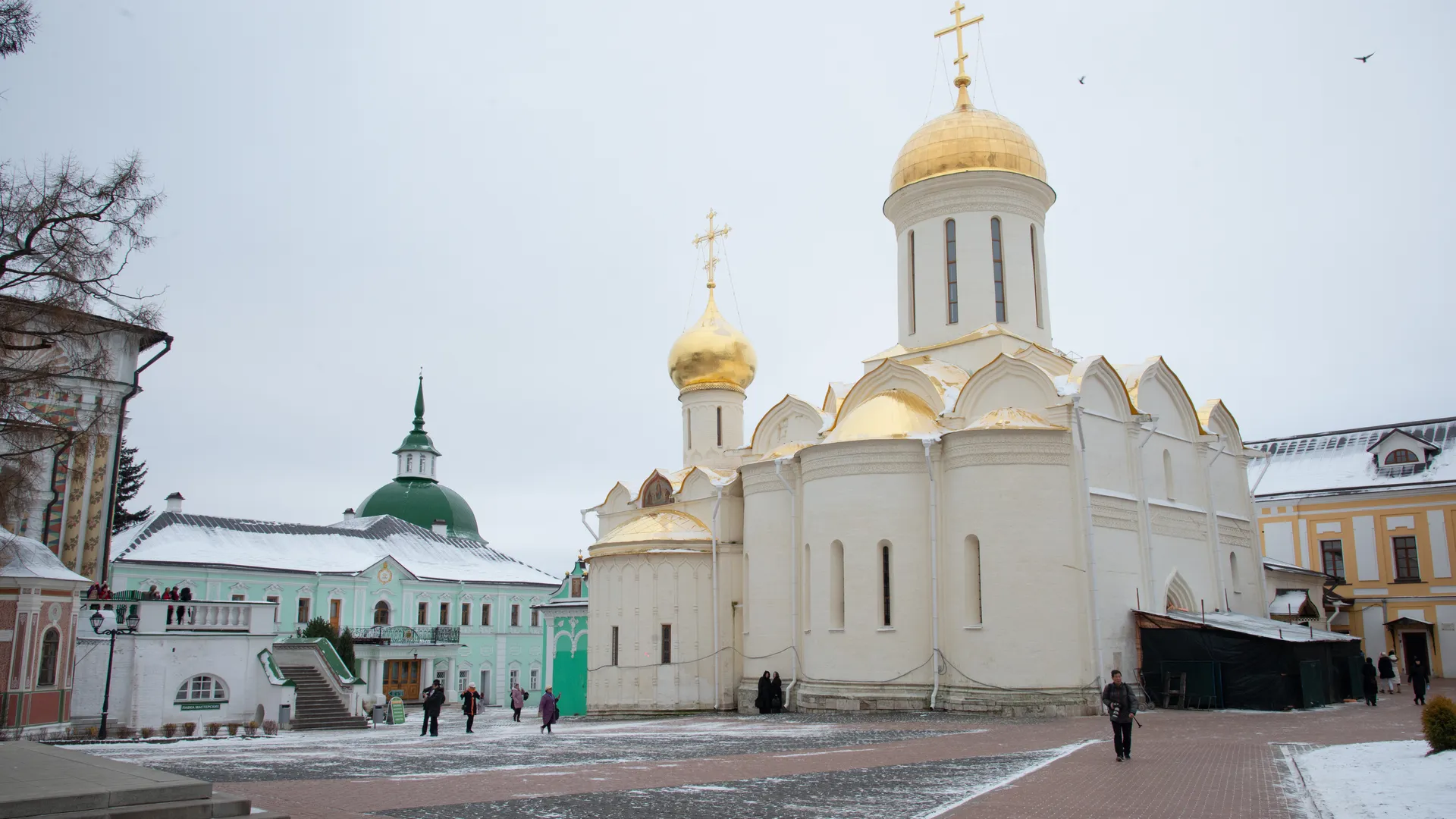 Сувениры с куполами без крестов вызвали шок у покупателей в Сергиевом Посаде