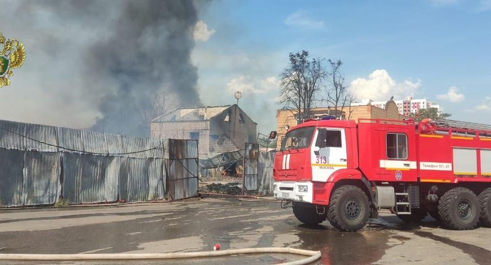 Площадь пожара в Одинцове увеличилась до 1 600 кв м