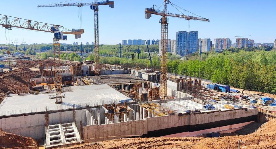 В ЖК «Южная Битца» Ленинского округа строят еще 1 высотку, 4 детсада и 2 школы