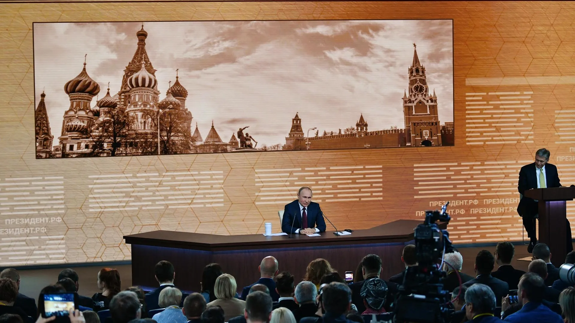 15 ярких ответов Путина на пресс‑конференции: про Ленина, потепление и работу 31 декабря