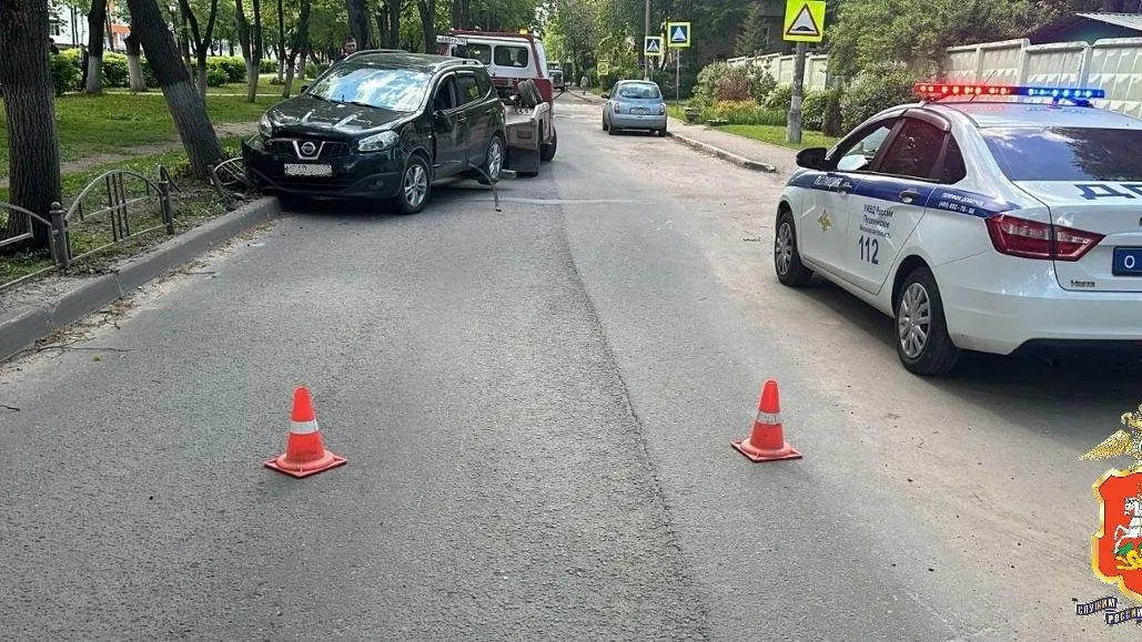 Пьяный водитель протаранил припаркованные машины в Пушкинском округе