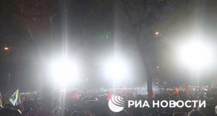 Полиция стреляет резиновыми пулями по оппозиционерам в Турции
