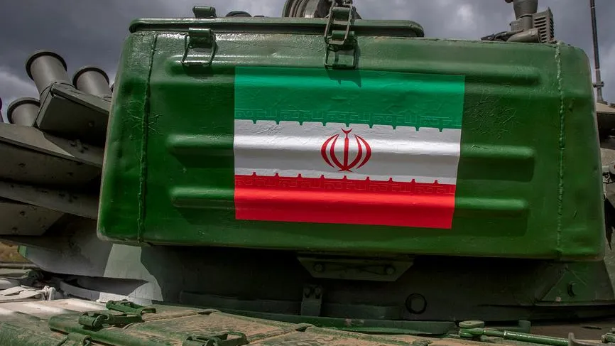 Флаг Исламской Республики Иран на танке / Николай Винокуров, Фотобанк Лори