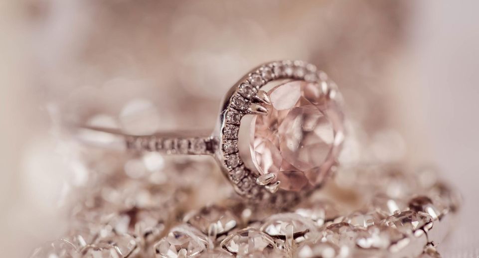 Эксперты рассказали, как правильно ухаживать за украшениями с бриллиантами