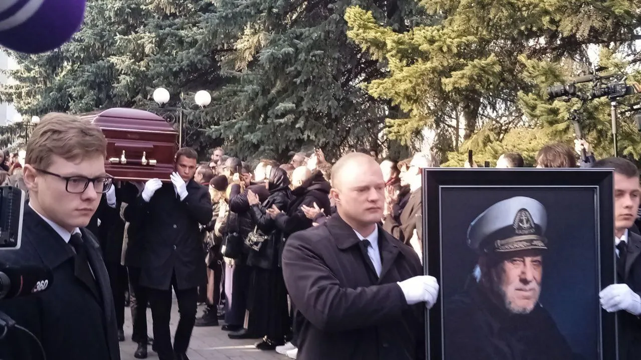 Бедроса Киркорова проводили в последний путь в Москве под аплодисменты