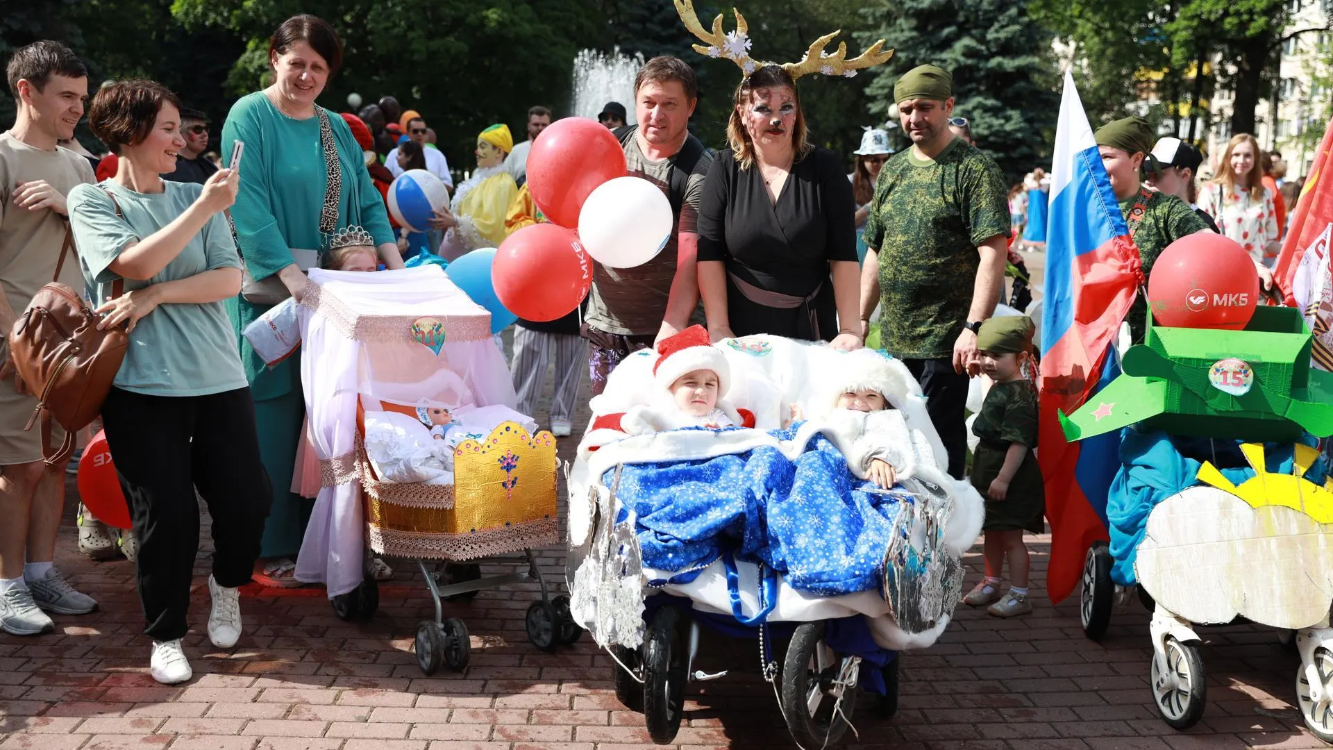 В Химках провели ежегодный фестиваль креативных детских колясок