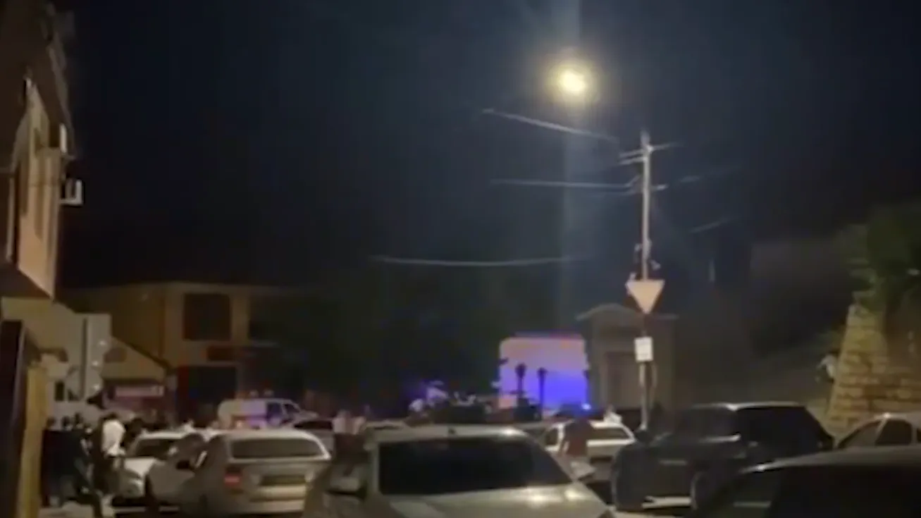 Mash: 40 заложников заперты в православном храме в Кировском районе Махачкалы