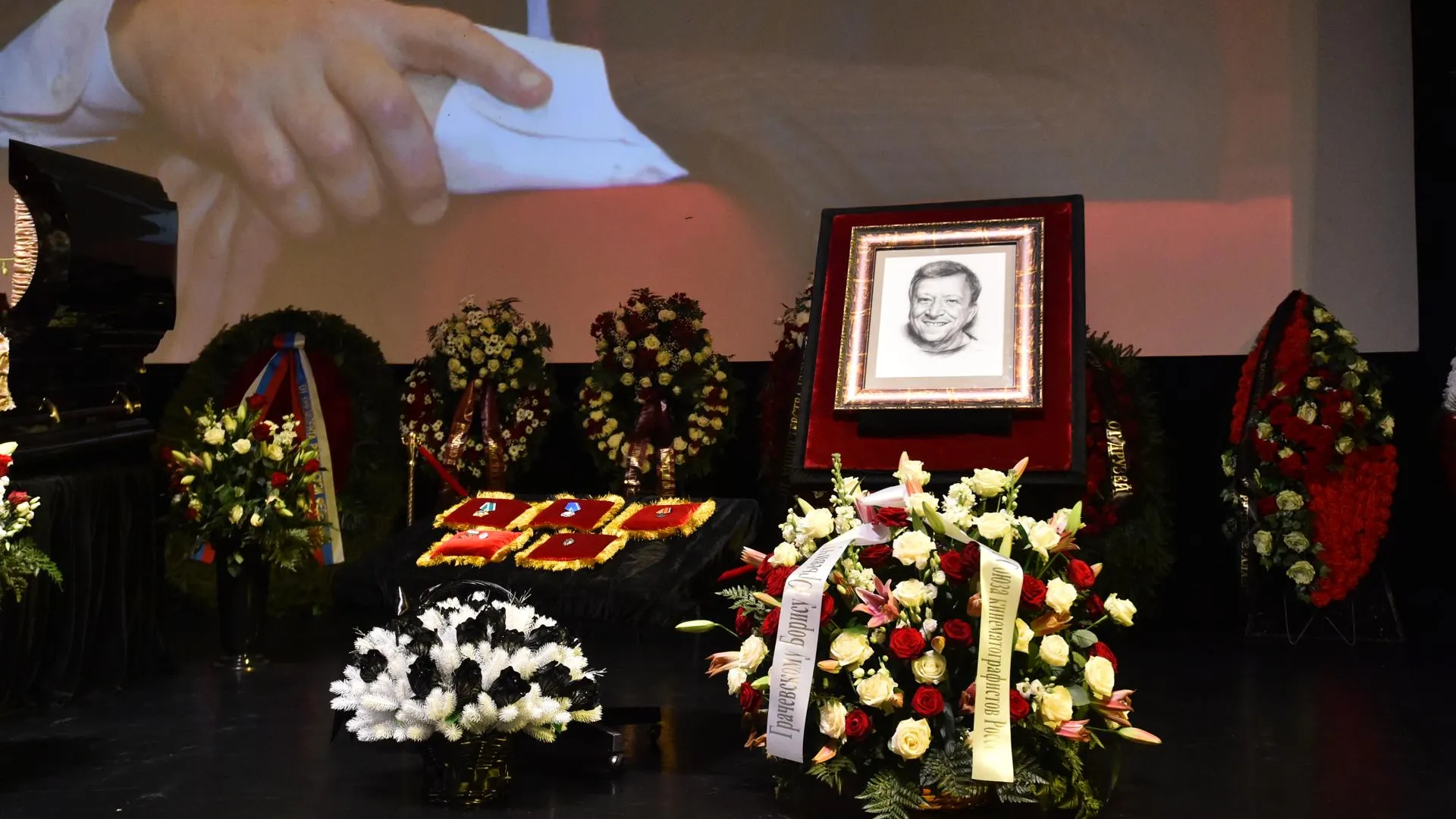 Грачевского похоронили на Троекуровском кладбище