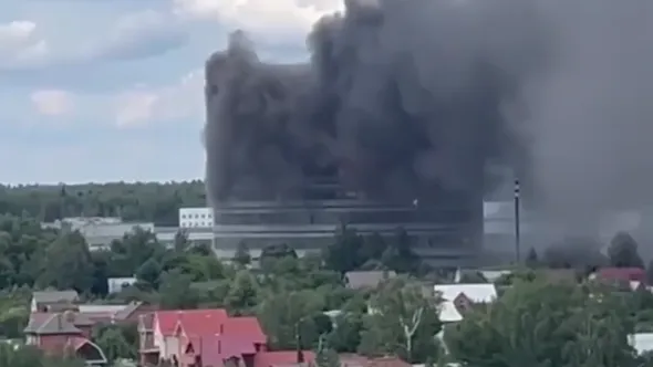 Кадры пожара в здании НИИ во Фрязине. ВИДЕО