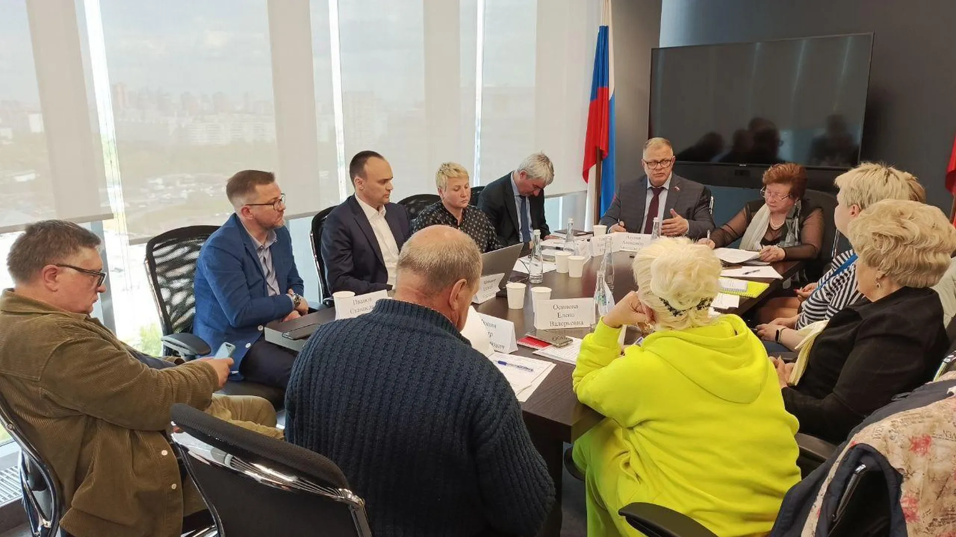 Руководитель фракции КПРФ провел встречу с представителями СНТ