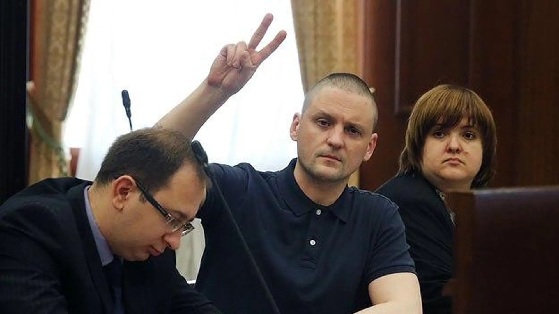 Удальцова и Лимонова задержали на митинге в Москве