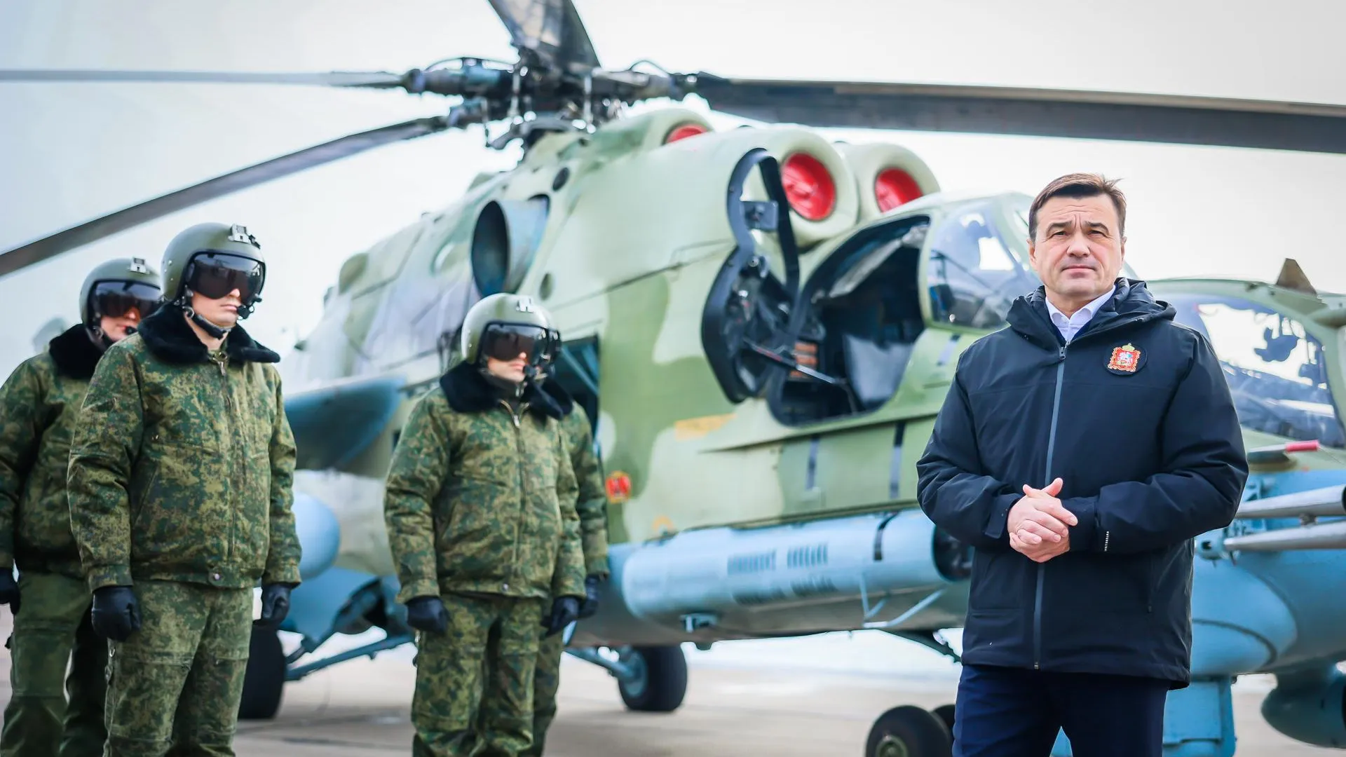 Воробьев о поездке в вертолетную эскадрилью: мы можем помочь бойцам и их близким