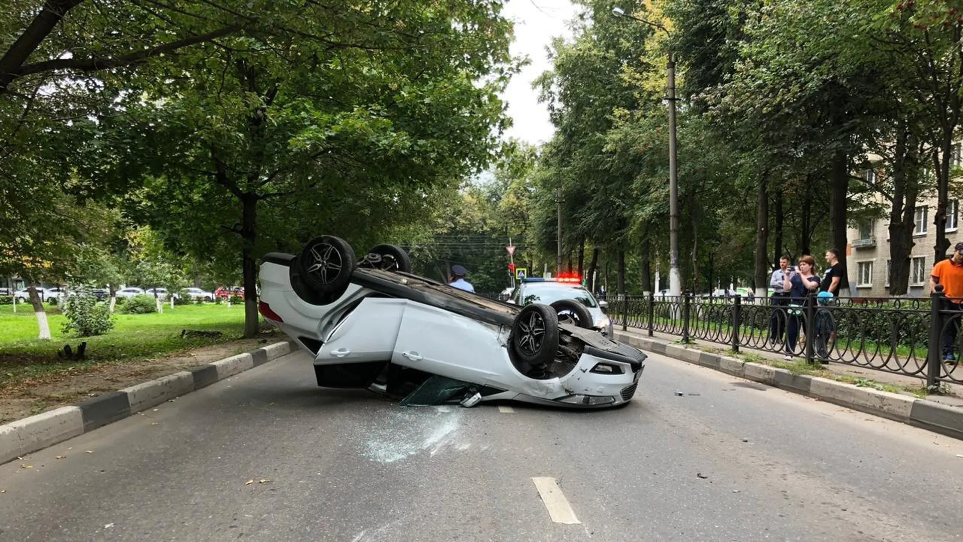 Автомобиль Ford перевернулся на крышу в результате ДТП в Подольске | РИАМО  в Подольске