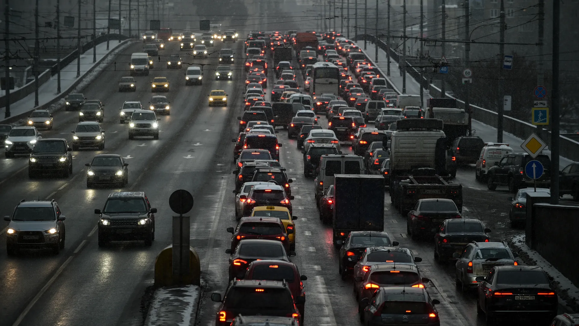 Москва встала в 9‑балльных пробках