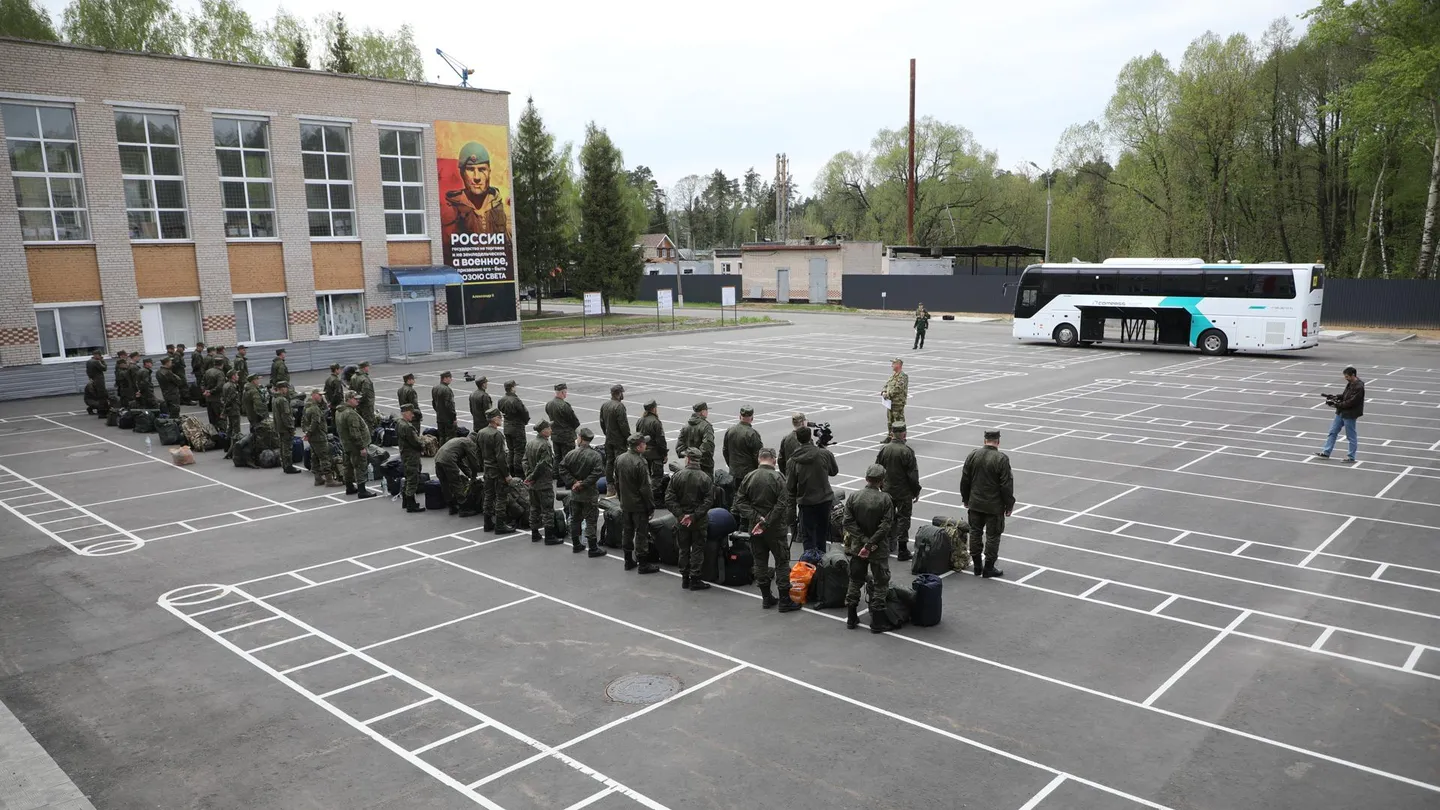 Один день в пункте отбора контрактников в Балашихе: как проходит прием,  подготовка и отправка бойцов | РИАМО | РИАМО