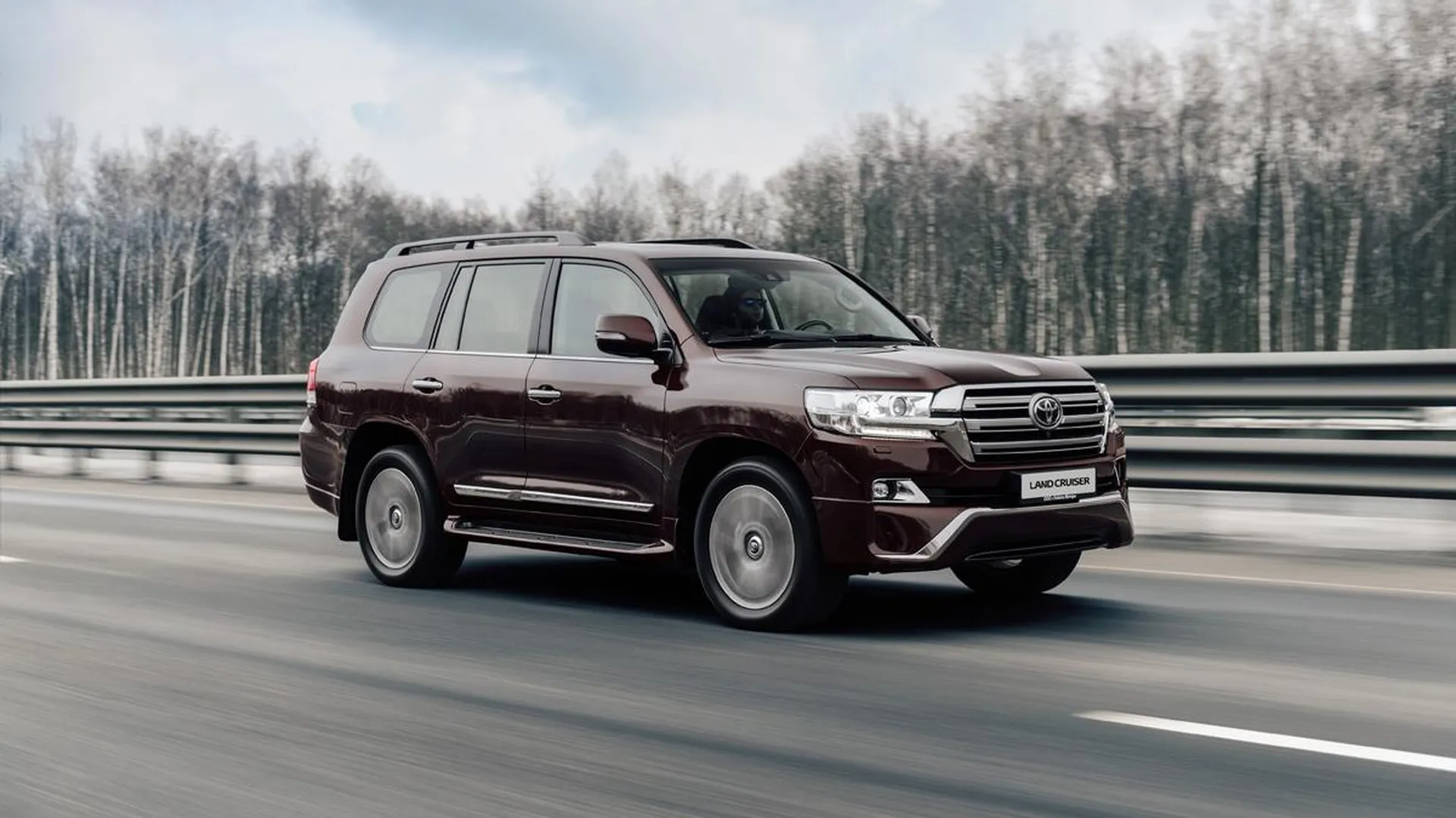 Автомобиль Toyota Land Cruiser за 4 млн руб украли в новой Москве | РИАМО