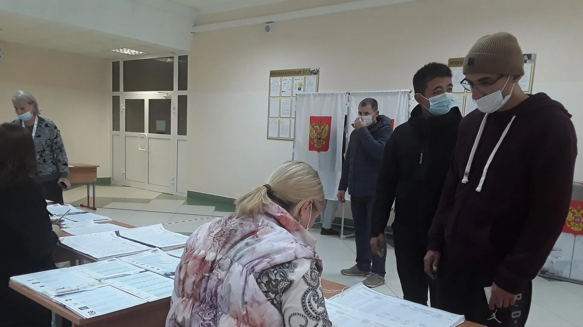 Общественный штаб наблюдения. Конец выборов. Выборы фото. На избирательных участках присутствуют наблюдатели. На избирательных участках присутствуют наблюдатели.