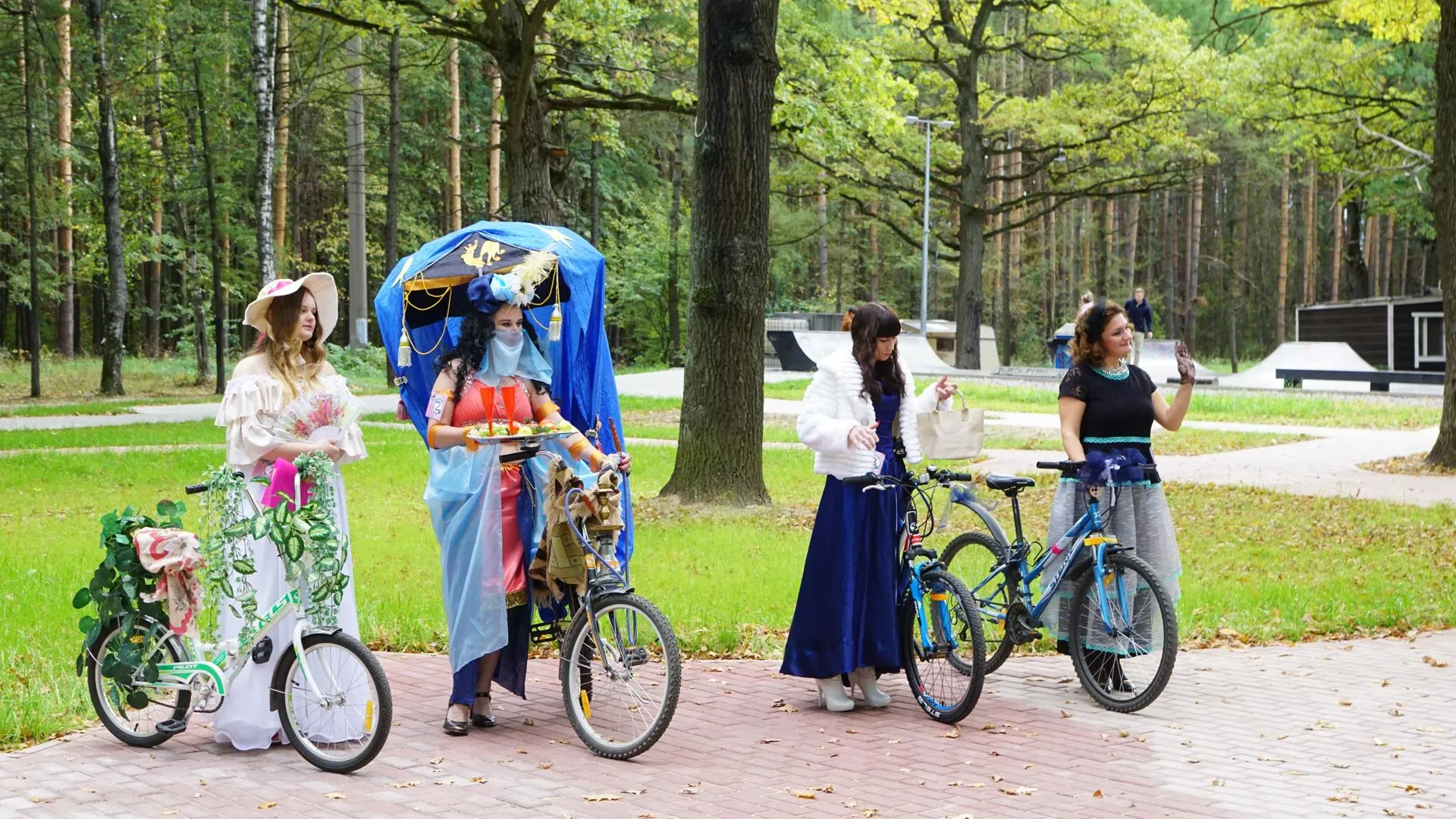 Образ Шамаханской царицы стал лучшим на велопараде «Леди на велосипеде» в Подольске