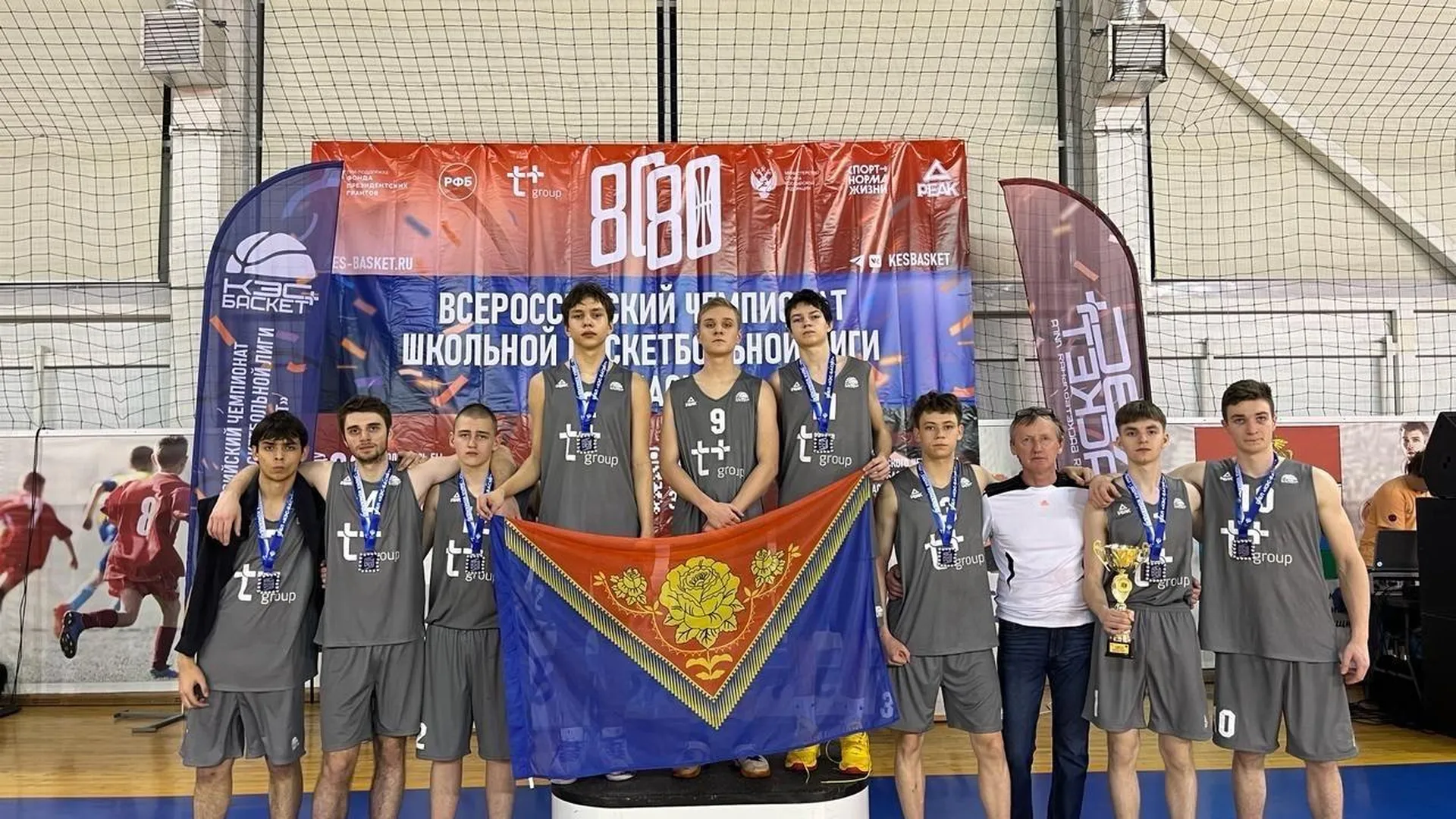 Школьники Павловского Посада взяли серебряные медали на чемпионате по баскетболу