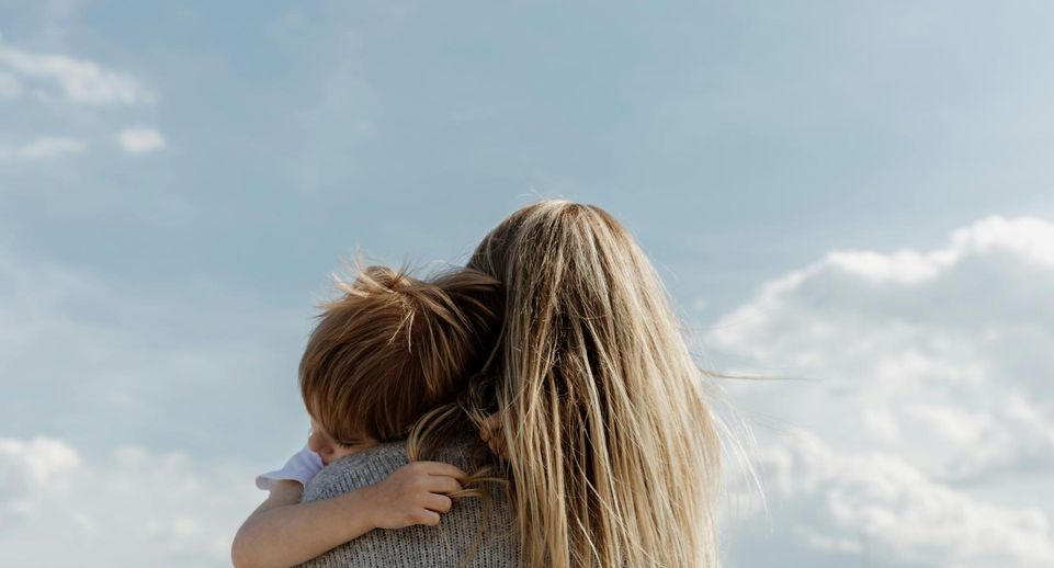 Психолог Зиновьева объяснила последствия холодных отношений с мамой в детстве