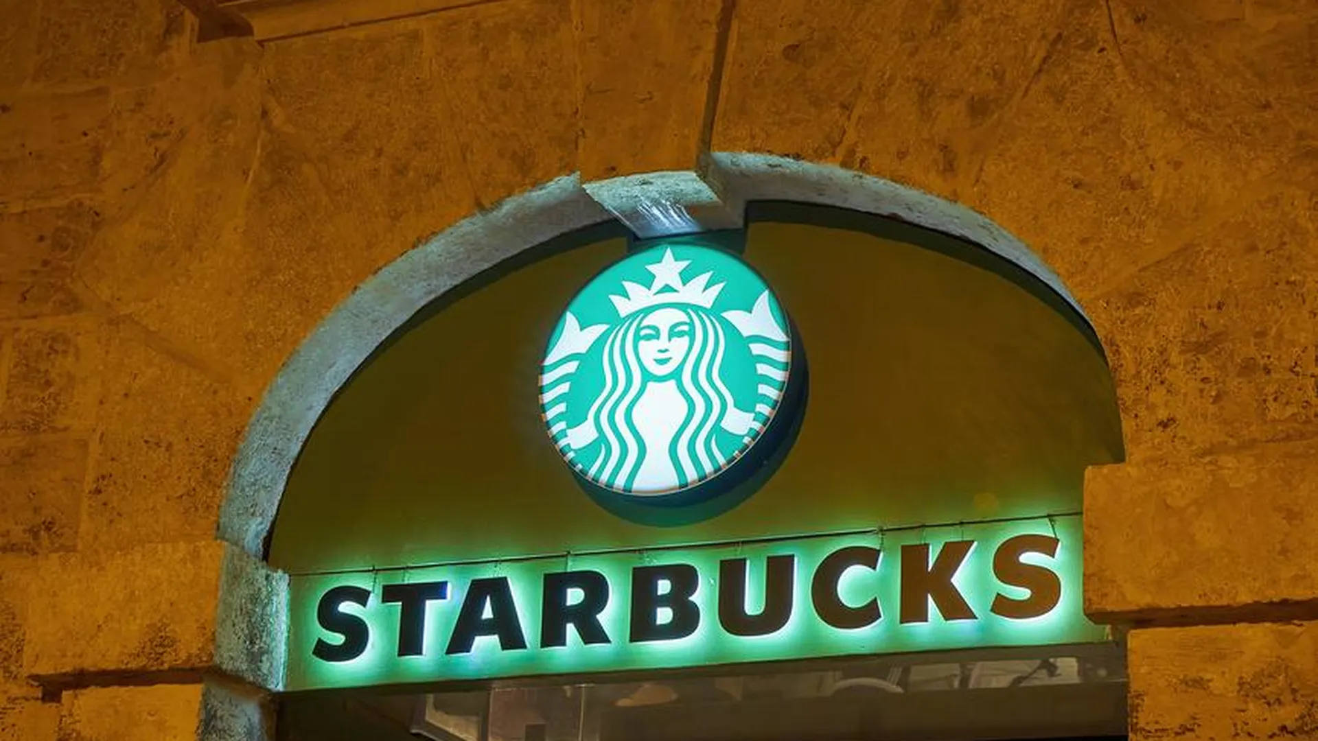 Нападение с дробовиком на кофейню Starbucks произошло юго-востоке Турции
