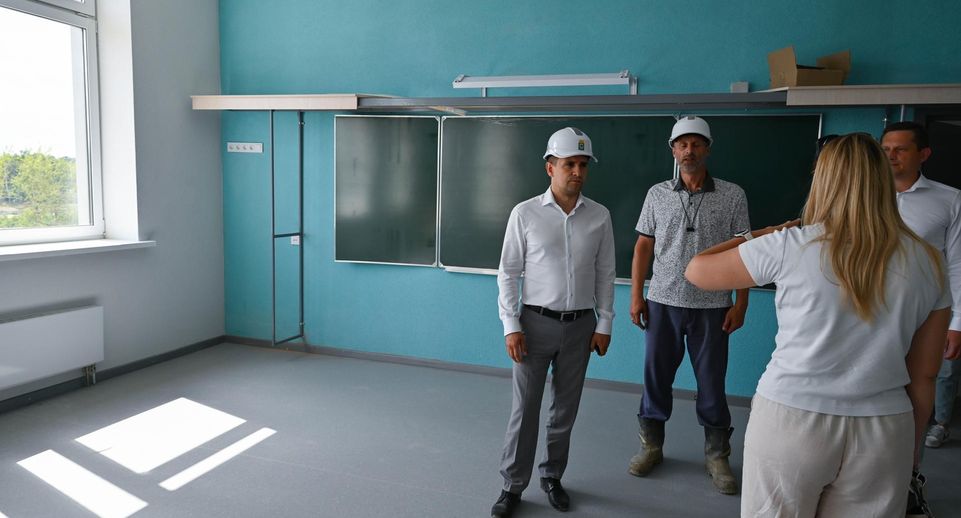 Глава Ленинского округа проверил ход строительства школы в Южной Битце