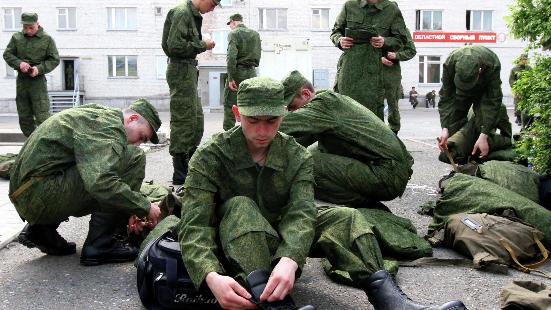 Почти 5,5 тыс юношей планируется призвать в армию осенью — Шойгу