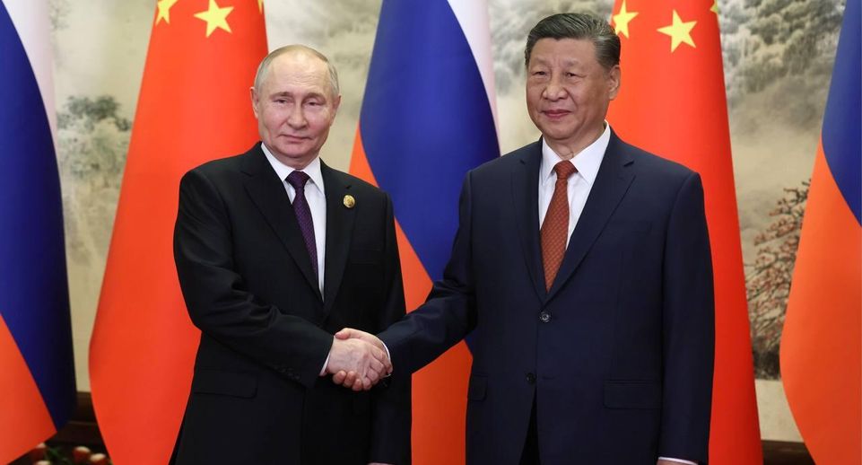 Путина угощают уткой по-пекински и устрицами на торжественном приеме в Китае