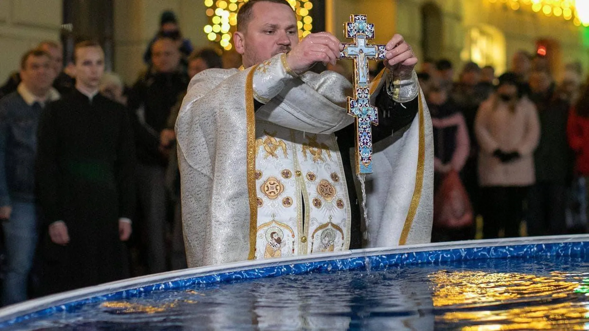 Более 500 бутылок с крещенской водой передали врачам Щелкова