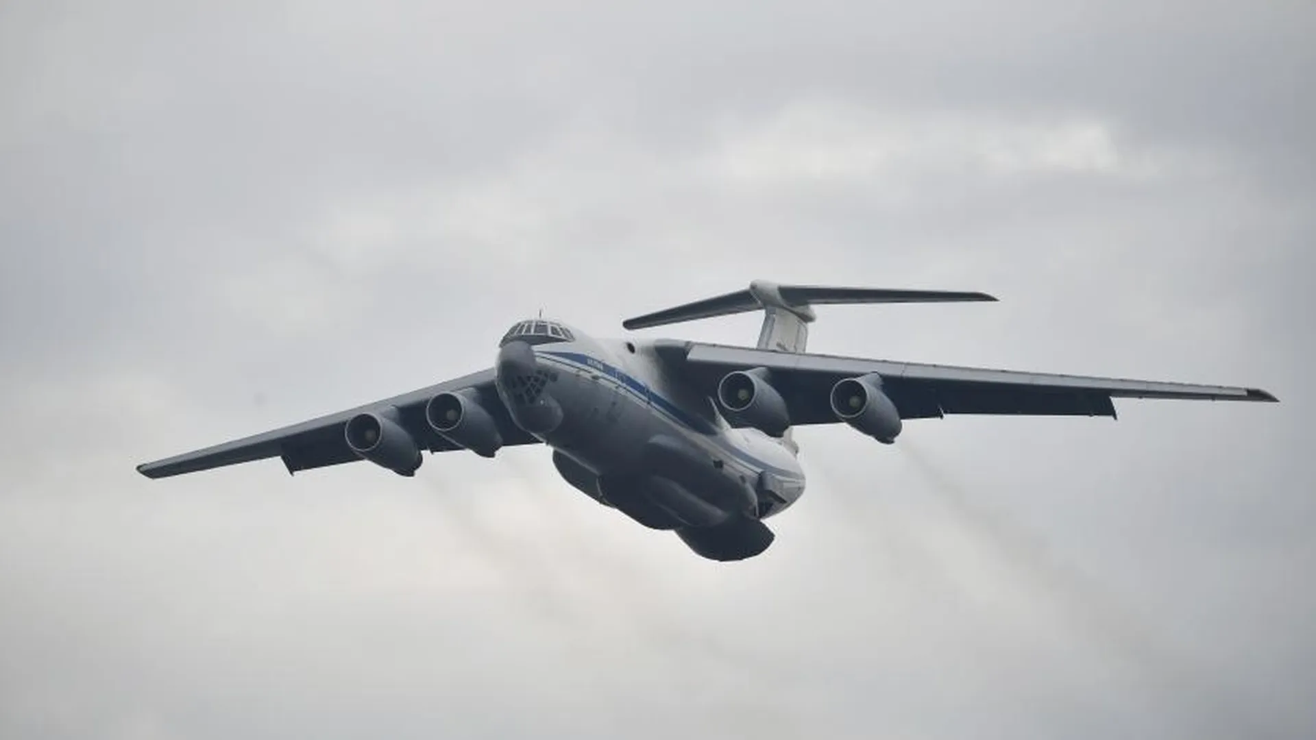 Отлетевшая при ремонте Ил‑76 деталь убила двух человек в аэропорту Ульяновска