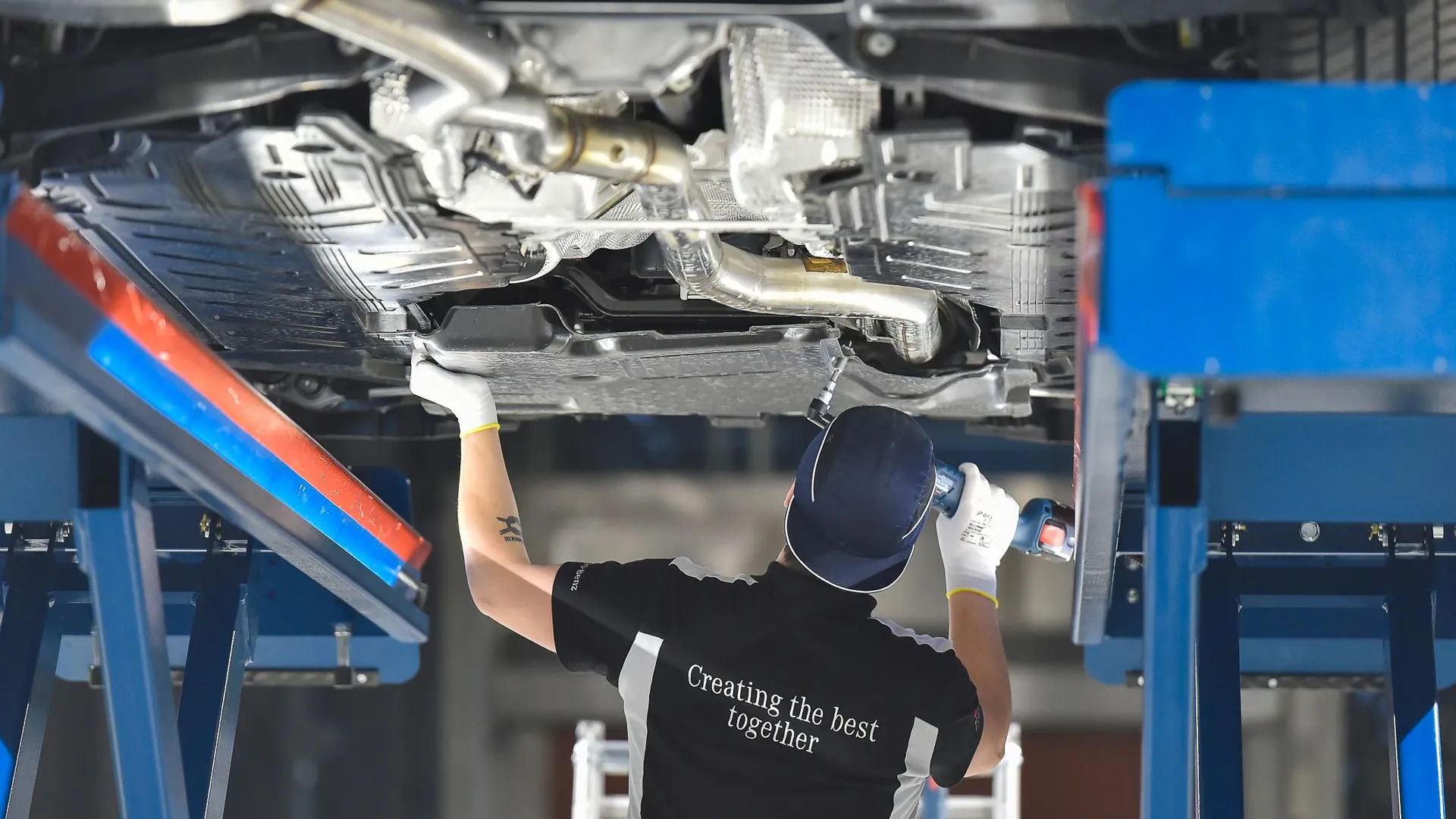 Количество сотрудников подмосковного завода Mercedes к концу года вырастет до 900 человек
