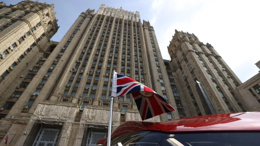 Великобритания внесла имена еще 13 россиян в свой санкционный список
