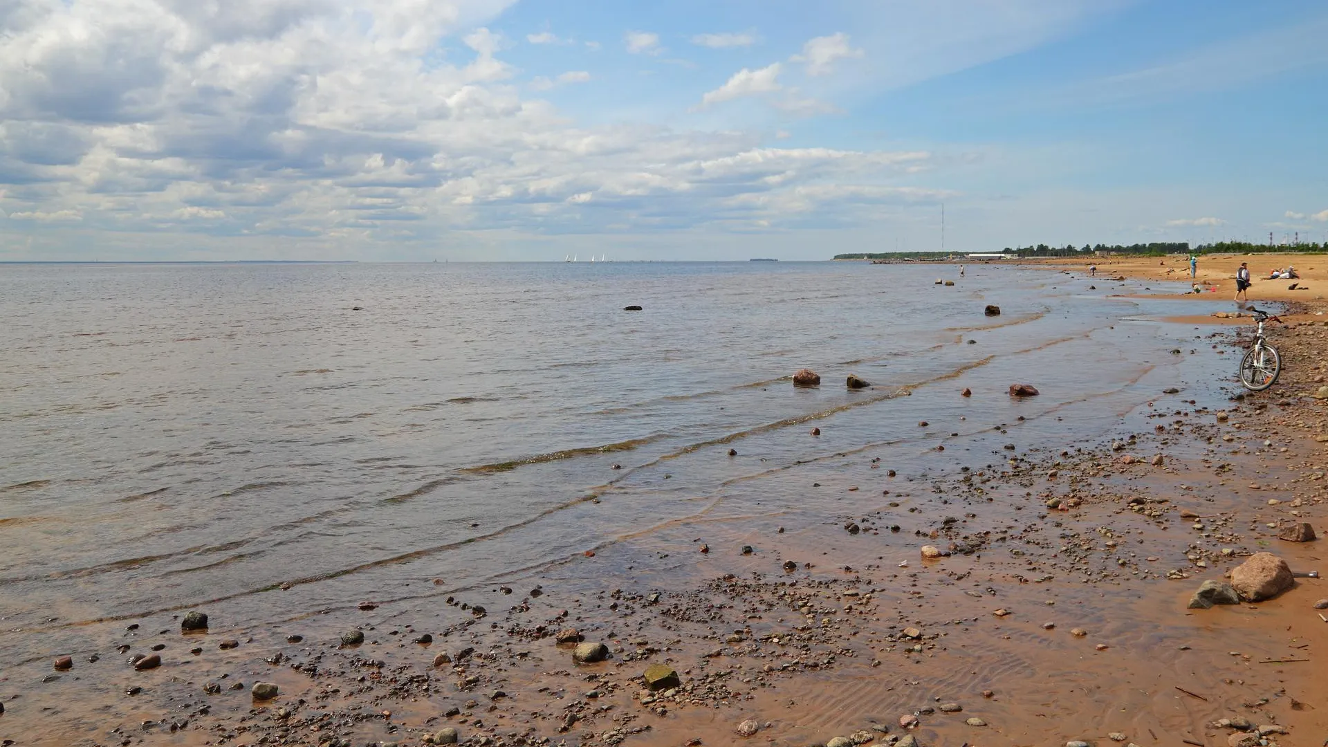 Девушка получила 60% ожогов тела после солнечных ванн на берегу Финского залива