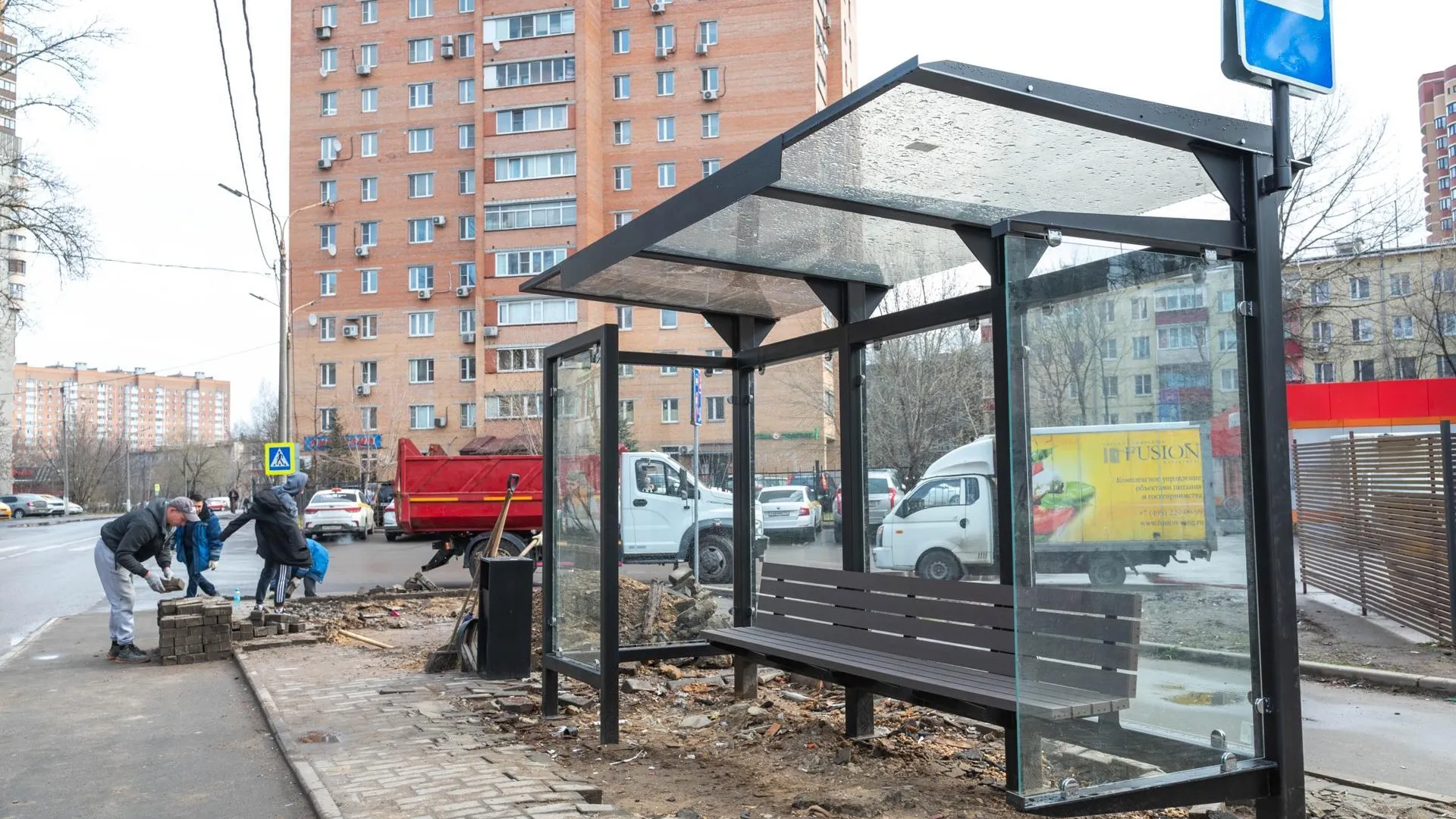 В Реутове модернизировали автобусную остановку на Советской улице
