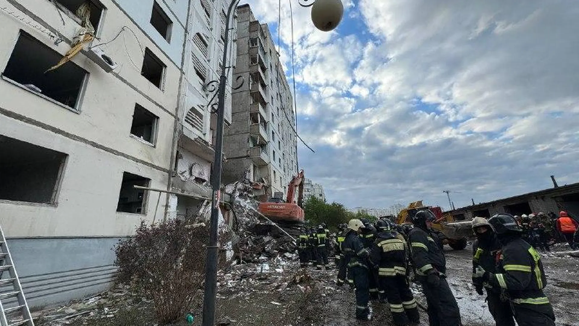 В результате обрушения дома в Белгороде погибла 8-летняя девочка и вся ее семья