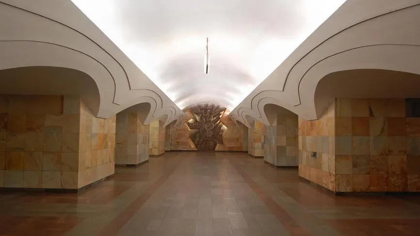 Тьма в подземелье: на станциях «желтой» ветки метро Москвы отключался свет
