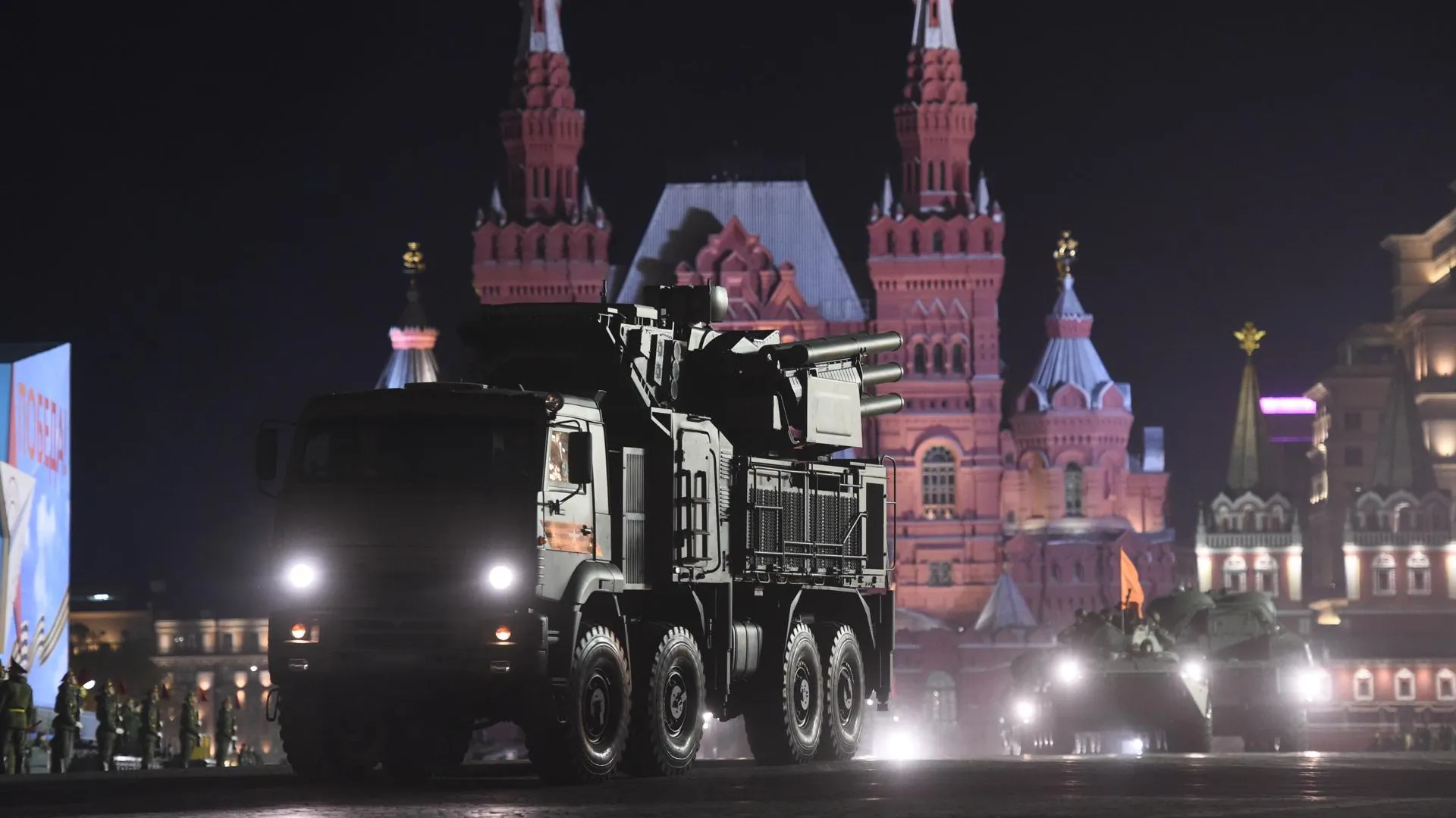 Вторая ночная репетиция парада Победы на Красной площади в Москве