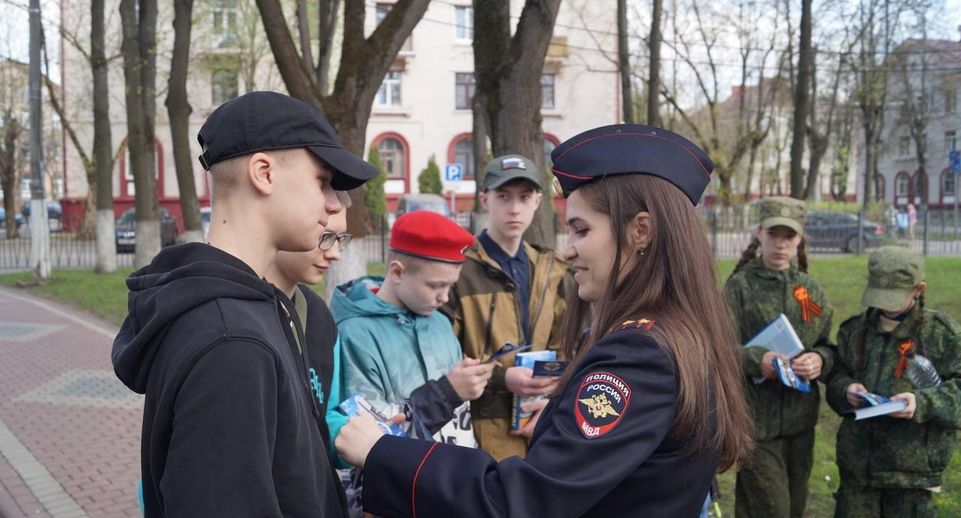 Воспитанникам спортивного клуба в Видном рассказали, как стать полицейскими