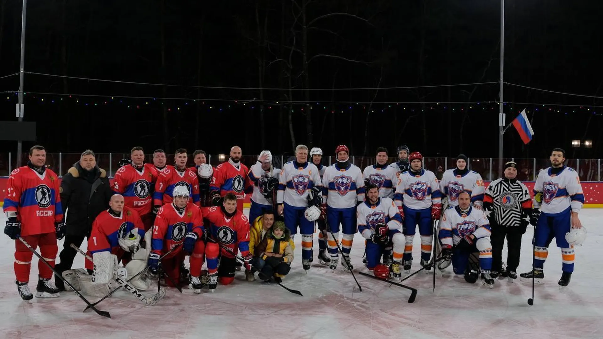 Олимпийские чемпионы и звезды КХЛ сыграли на открытии катка в Одинцове