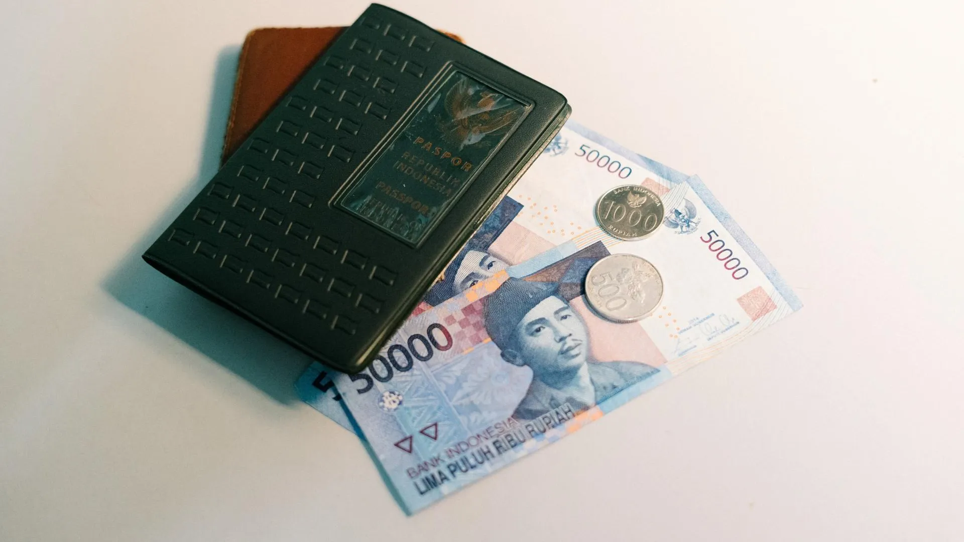 Экономист Задорнов заявил о необходимости решения проблемы с «зависшими» рупиями