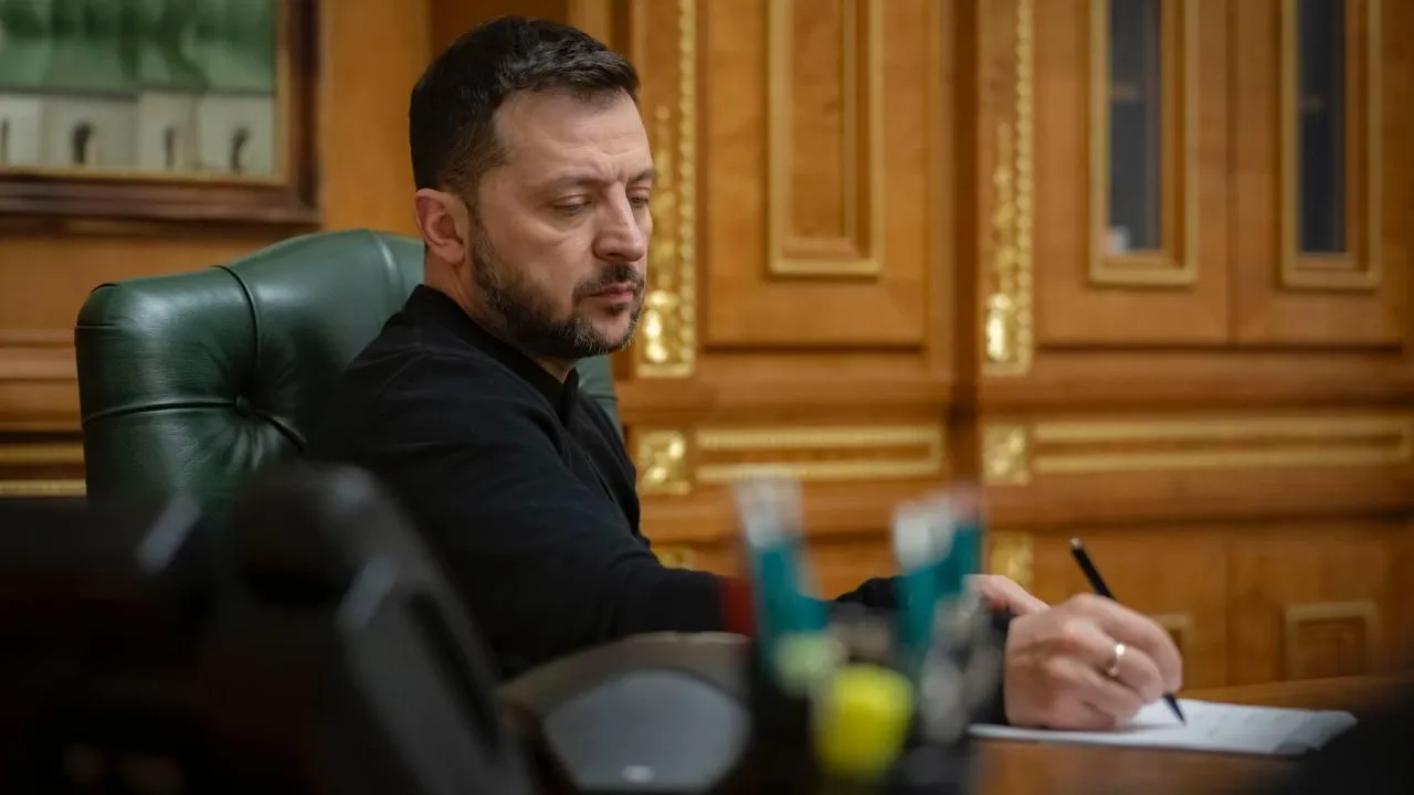 Зеленский заявил о своей несменяемости на Украине