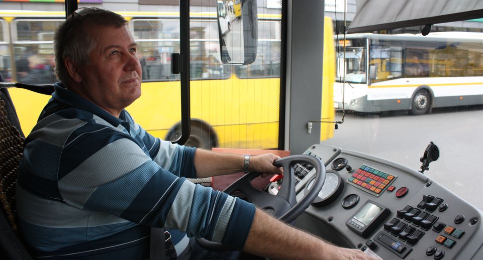 Власти Кемерова объяснили сокращение автобусных маршрутов нехваткой водителей