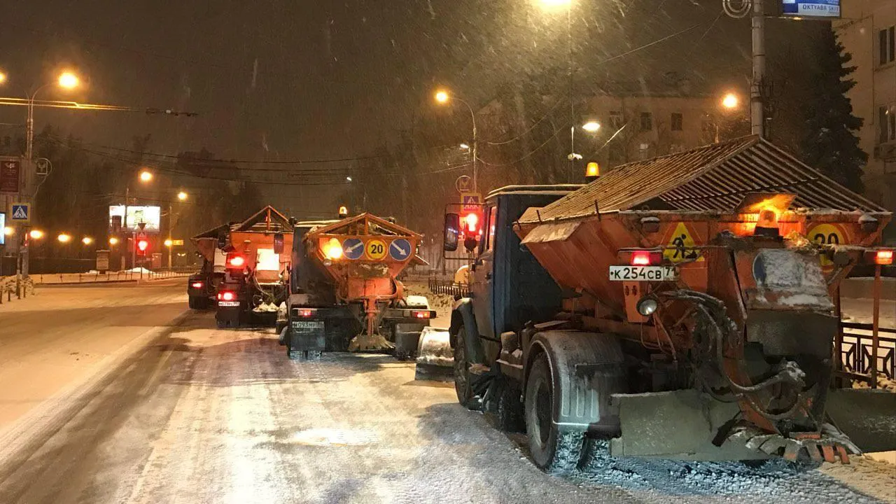 Дорожники Подмосковья устранили последствия снегопада в выходные
