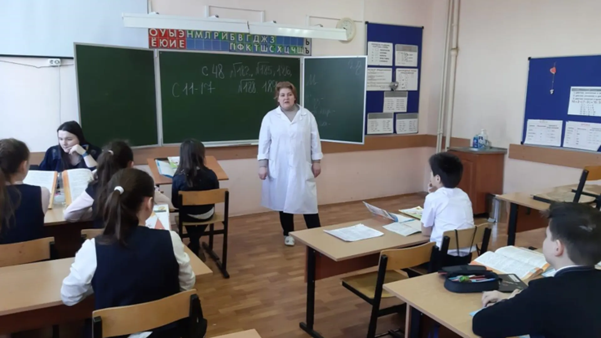 Уроки по профилактике вирусных заболеваний провели в школах Котельников