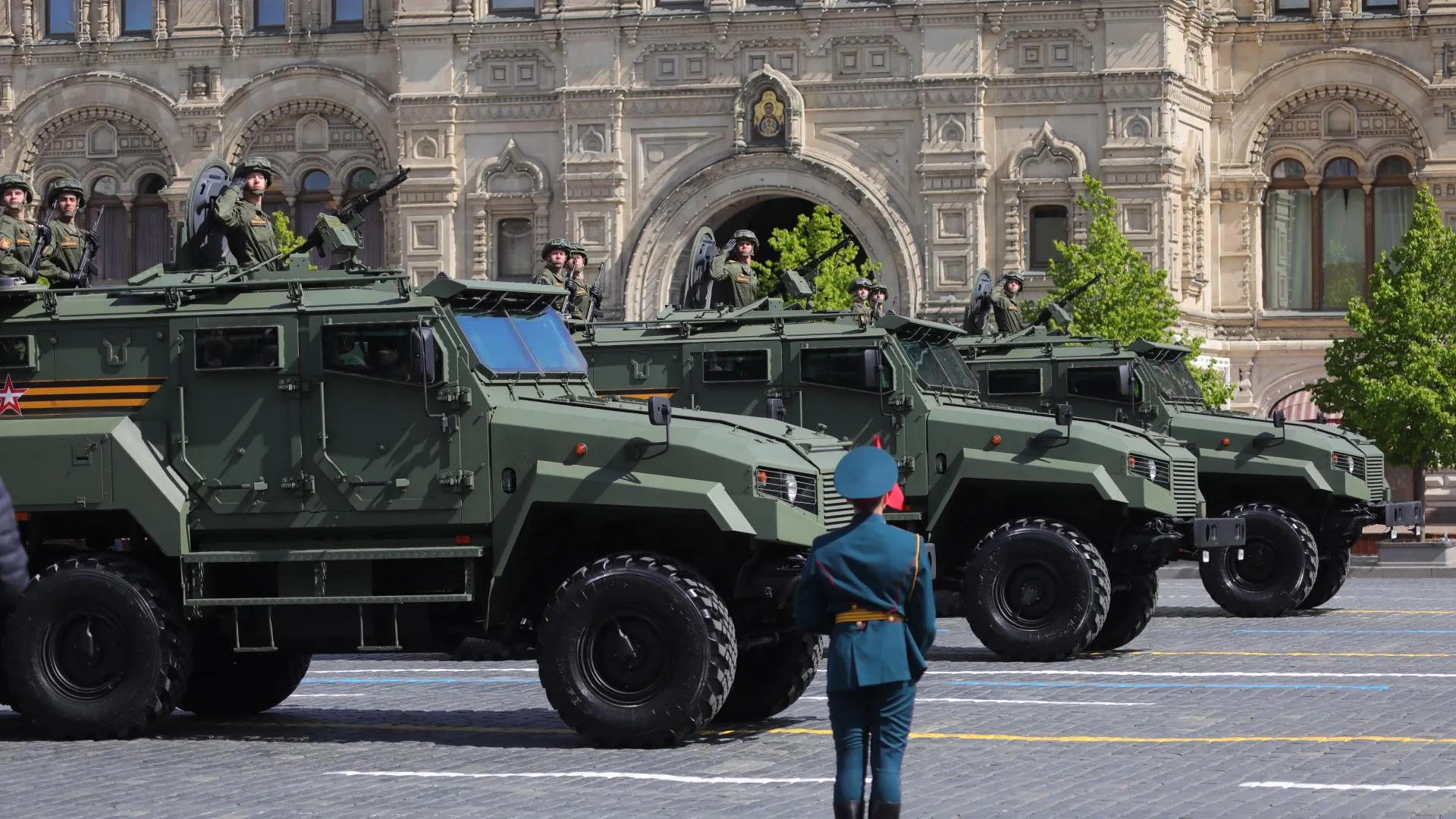 Новые броневики «Ахмат» и «Спартак» приняли участие в параде Победы в  Москве | РИАМО