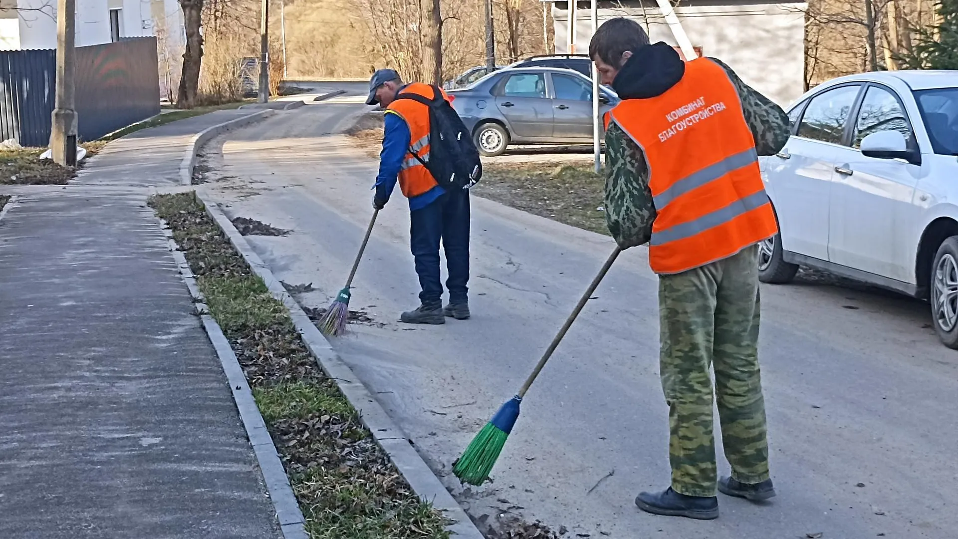 В Серпухове проверяют состояние дворов, подъездов и контейнерных площадок |  РИАМО